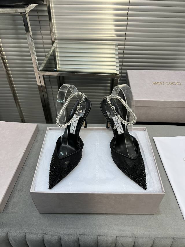 Jimmy Choo 吉米周24S春夏新品踝钻链奢华钻跟高跟鞋 网纱水钻高跟鞋每次jc一出网纱系列都是仙气飘飘 这次网纱搭配水钻特别闪烁迷人 呈现出温柔优雅又可