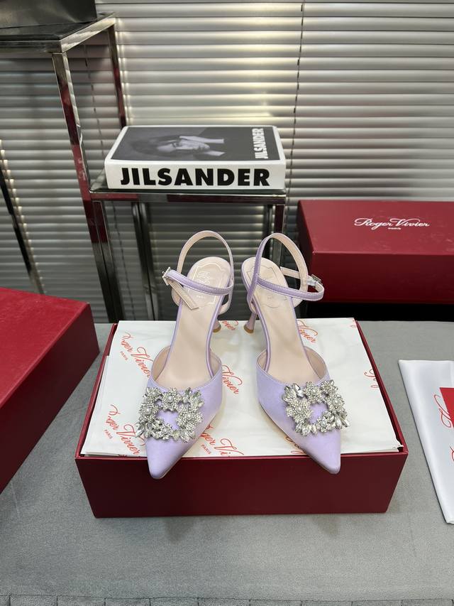 Roger Vivier Ss24 New Arrival Rv新品春夏方扣钻扣高跟鞋单鞋 鞋面材质 真丝缎面 银色是格利特 牛皮 内里 羊皮 鞋底 意大利进口