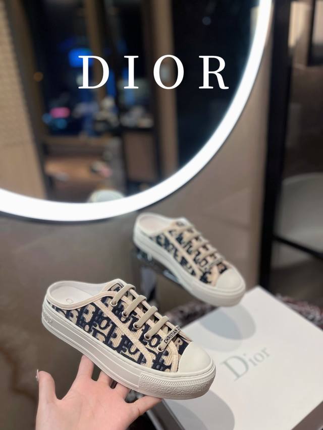 半拖高版本 刺绣款dior 迪奥 2023春夏新款 市场顶级品质国外专柜爆款非市场普通仿版面料采用意大利进口布料电绣鞋面 原版模具注胶logo磨砂五角星大底 内