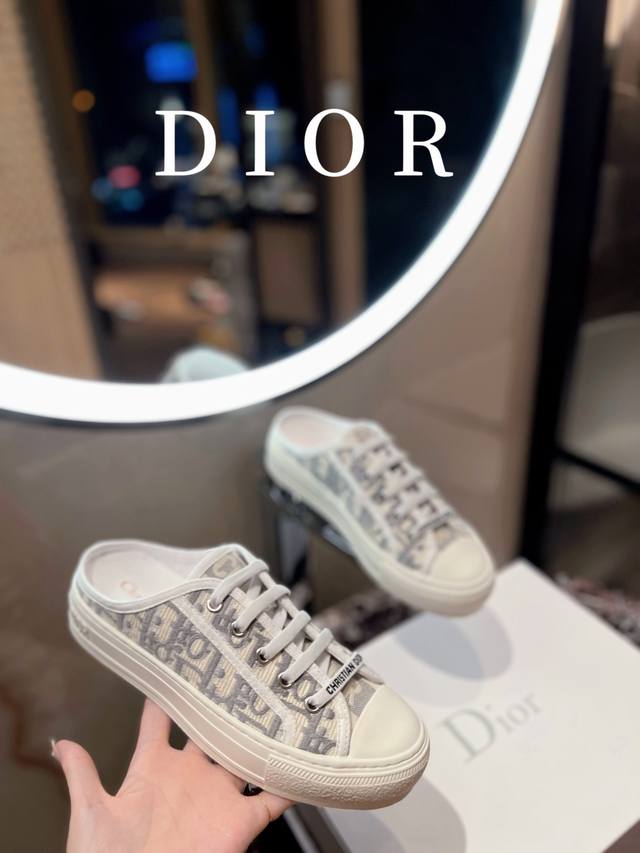 半拖高版本 灰色刺绣款dior 迪奥 2023春夏新款 市场顶级品质国外专柜爆款非市场普通仿版面料采用意大利进口布料电绣鞋面 原版模具注胶logo磨砂五角星大底