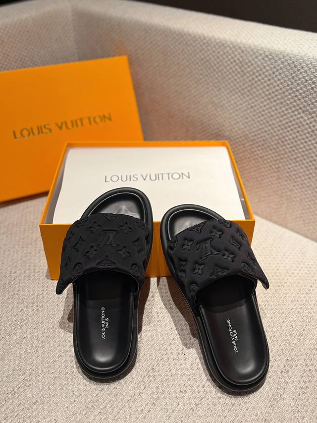 早春新品上市 Louis Vuitton 路易威登2022爆款玛卡龙色系情侣压花拖鞋超级百搭瘦腿神器厚底设计活力十足 上脚舒适优雅 面料 进口莱卡面料 压花 内