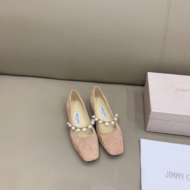 Jimmy Cho*新款珍珠平底单鞋 原版开发 顶级品质 鞋面羊京 牛漆皮 内里垫脚顶级混种羊皮 意大利真皮大底 原版注塑工艺 码数35-39