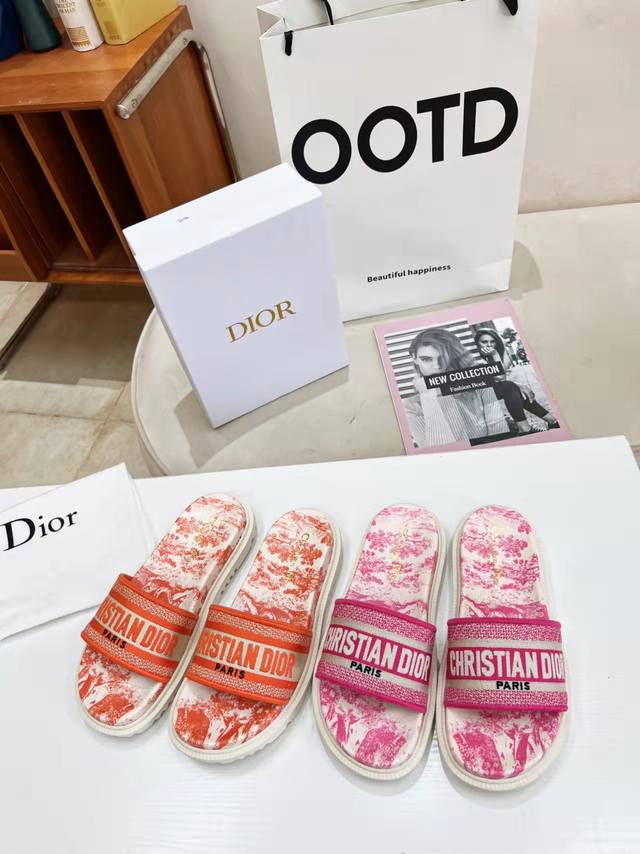 Dior字母厚底拖鞋爆款 20多个色 国内第一双原版巴黎人肉带回一比一开模..全网正确版本最快出货 出厂价 20多个色可选 后面新色会陆续更新 欢迎爆单