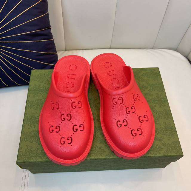 高版本出厂价 元 2021年最新款gucci洞洞单鞋 平底冲孔雕花设计 上脚舒适 簿底2.5Cm 码数35-44