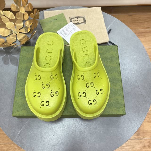 高版本出厂价 元 2022年最新款gucci洞洞单鞋 平底冲孔雕花设计 上脚舒适 厚底5Cm 码数35-41