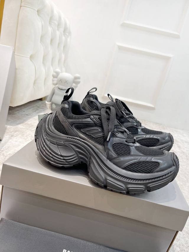 Balenciaga 巴黎世家 10Xl新版情侣款复古运动鞋 全新系列传承与经典 以标志性balenciaga廓形抽象大底 碰撞出前卫时尚模范新创意 独家私模大