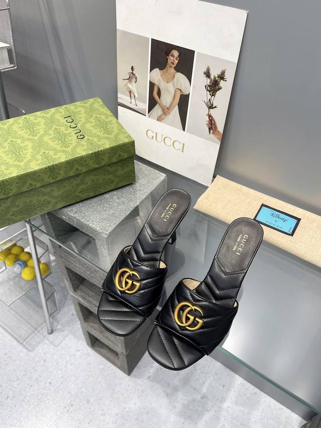 Gucci古奇新品2023夏季 女士双g扣拖鞋 凉鞋 代购级别 顶级品质 原版购入1:1顶级复刻 材质和y版一致 相当有质感 可以对比zg无差距 面料 进口经典