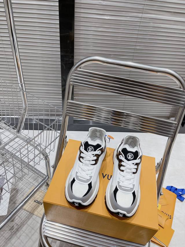 路易威登 24Ss最新 运动鞋 厚底 休闲 老爹鞋 系带 跑鞋 原版购入开发 做货 Lv Discovery 系带鞋亮相路易威登 四秀场 以科技网格面料和金属质
