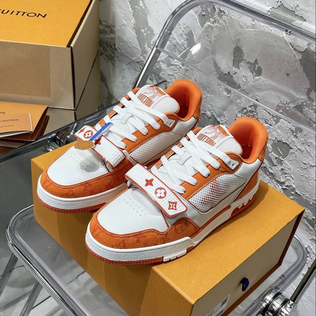 情侣码# 顶级代购版本 Lv Trainer 情侣限定系列休闲运动篮球鞋 颜值担当 上脚帅炸 每个颜色都是巨巨巨好看 潮人必备单品 原版订制压纹粒面小牛皮 非市