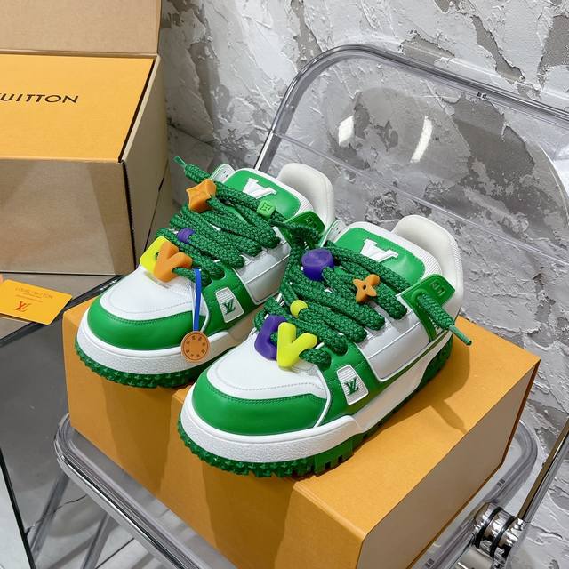 情侣码 顶级天花板级别 Louis Vuitton 走秀款胖trainer Diy饰扣面包鞋 超级玩味 超级童趣 疯狂心动 胖trainer打破颜色的单一变化