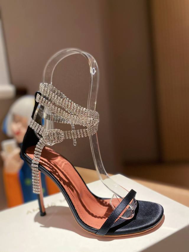 Amina Muaddi新款 极致奢华闪亮钻带 跟高10.5Cm 上脚超美 真皮注塑大底35-42.
