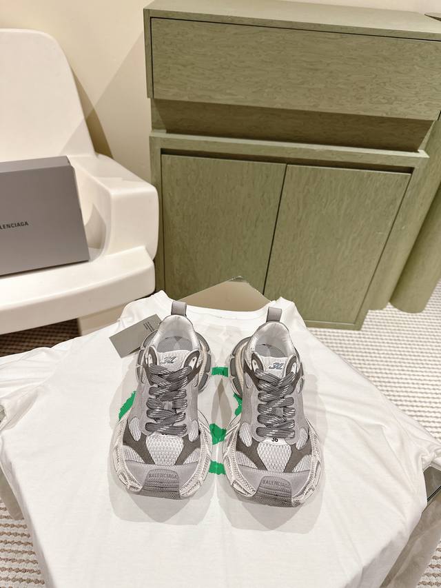 情侣款 升级版 Balenciaga 巴黎世家九代23Ss最新爆款3Xl Sneaker系列 情侣款 休闲 老爹鞋 运动鞋 整体鞋型汲取了balenciaga