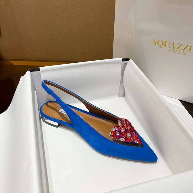 菠萝 Aquazzura 独家新款春夏最新款 菠萝 晶饰心形镂空平底鞋 面料采用原版定制羊猄制成 搭配施华洛世奇晶饰 适合派对的设计适用各种套裙 连衣裙晚礼服