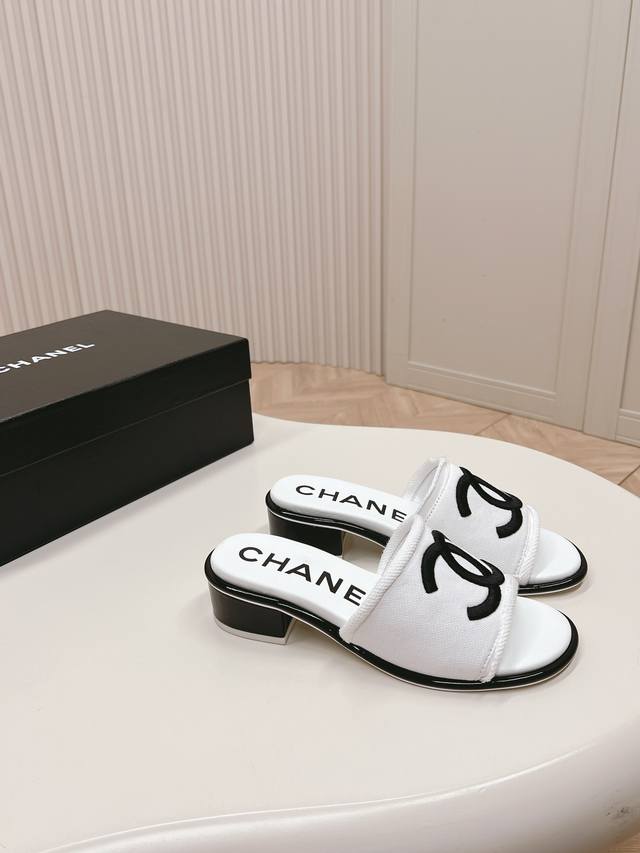 中跟款 Chanel 香奈儿 2024新款凉鞋拖鞋系列 经典系列 每个款式都很赞 优雅高贵 舒适百搭 鞋面 电绣布面 垫脚 定制羊皮 鞋底 意大利真皮大底 码数