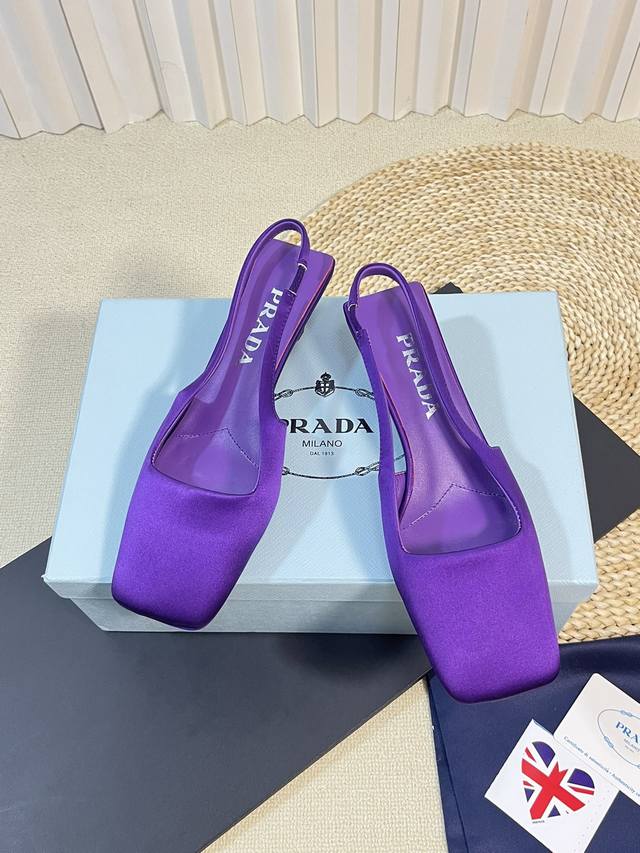 升级顶级版本 Prada 普拉达法式包头 尖头丝绸半拖 凉鞋 外穿时尚气质简约新款日常拖鞋 凉鞋美出高级感拖鞋这款上脚超好而且可以拉长腿型. 面料 原版进口真丝