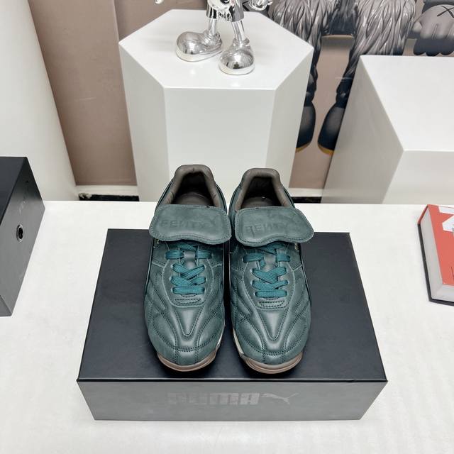 独家顶级版本 Fenty X Puma的最新联名 24Vs春夏爆款系列 圆头翻盖运动休闲鞋 潮流圈又一大事件发生 被无数潮人翘首以盼的王炸联名fenty X P