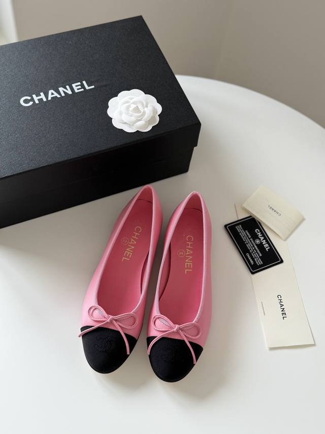 Chanel 新色芭蕾舞鞋 原版1:1复刻 经典中的经典 无论搭配裤装还是裙装都是完美 小圆头的设计很好的修饰脚型 小仙女们必备 跟高 2.5Cm 码数 35-