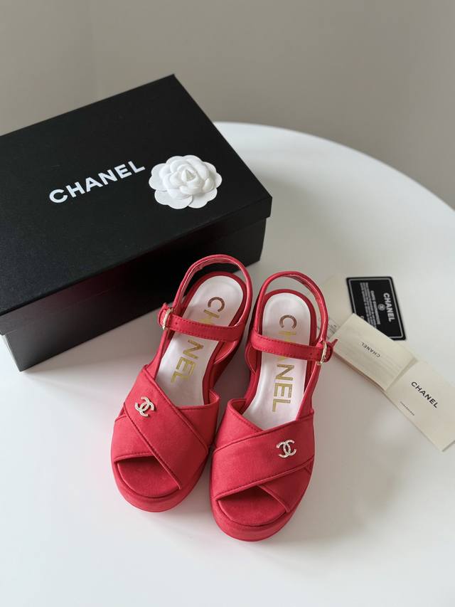 Chanel 24A秀款厚底防水台凉鞋 鞋面羊京 防水台4Cm 后跟12Cm 上脚后很稳 穿上立马两米八 内里垫脚羊皮 原版大底 Size:35-40