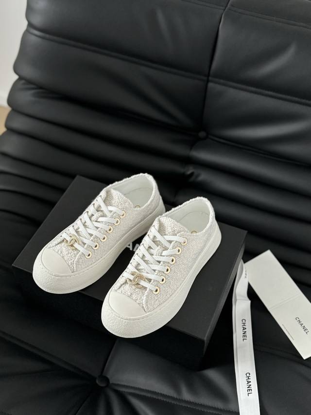 Chanel 24P新款大头饼干鞋 原版开发顶级版本 鞋面正品一致的皱漆皮 内里羊皮 Tpu大底 非普通版本橡胶大底 Size:35-40