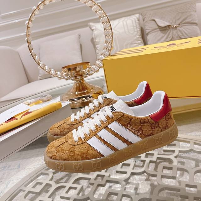 Gucci&Adidas 联名限量情侣款运动鞋 超好看的一款联名休闲运动鞋 色彩浓郁而大胆 给众人呈现了以往截然不同的魅力 将复古风和青春洋溢的运动风格碰撞出新