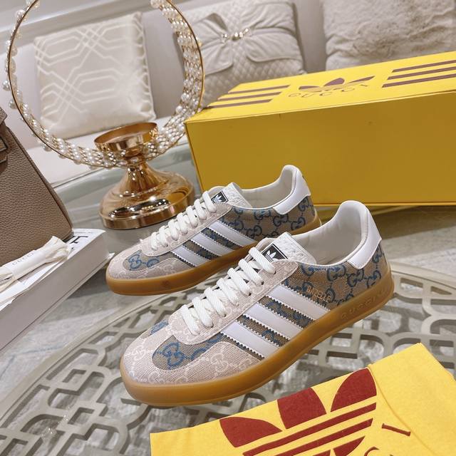 Gucci&Adidas 联名限量情侣款运动鞋 超好看的一款联名休闲运动鞋 色彩浓郁而大胆 给众人呈现了以往截然不同的魅力 将复古风和青春洋溢的运动风格碰撞出新