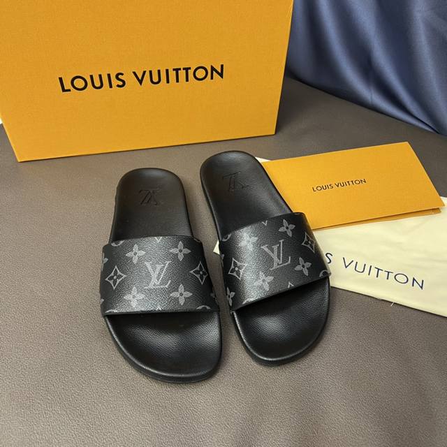 非市场普通版本 Louis Vuitton 路易威登 时尚拖鞋 工厂现货 全网首发 无拖鞋不夏天逛街 出门 旅游 海边沙滩散步 来一双lv拖鞋做街上最靓的仔 可