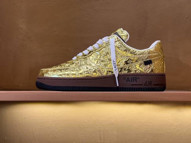 顶级品质 Lv耐克天价联名 年度鞋王抢钱 Loui Vuitto X Nike Air Force 1 毫无疑问是今年最受玩家期待的联名系列之- 入手难度堪称