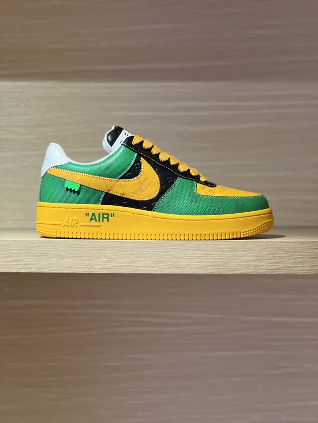 顶级品质 Lv耐克天价联名 年度鞋王抢钱 Loui Vuitto X Nike Air Force 1 毫无疑问是今年最受玩家期待的联名系列之- 入手难度堪称