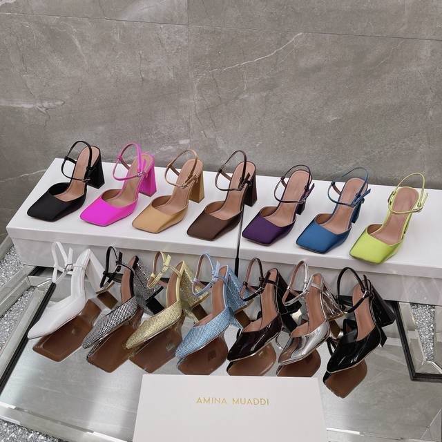 Ss24Amina Muaddi 新品 9.5Cm粗跟 棱角分明斜切方头 更加别具一格 原版开发 鞋面釆用高档进口真丝缎面 进口真皮底+注塑工艺 码数35-42