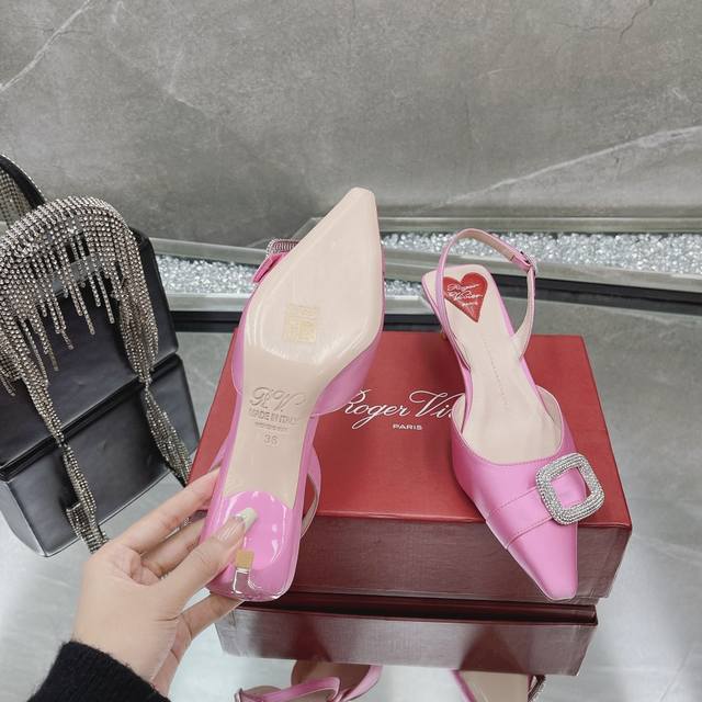 Roger Vivier2024春夏 真丝缎面 原版镶钻rv经典钻扣 码数35-42