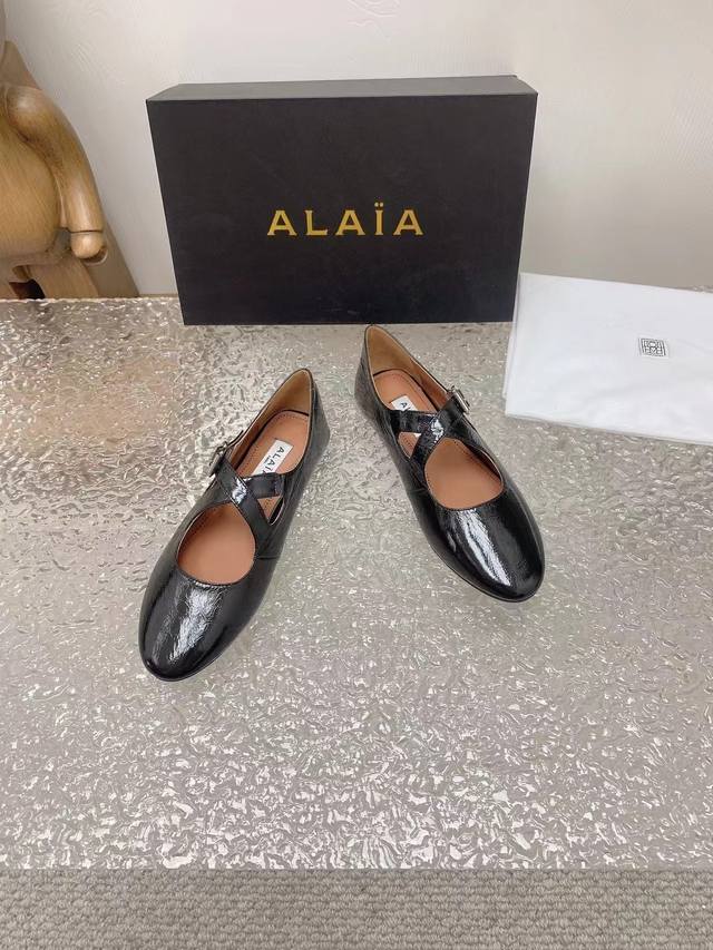 Alaia 阿莱亚24Ss法式仙女芭蕾舞平底跳舞鞋 Azzedine Alaia 法国一线奢侈品牌 时尚界最后的手艺人 面料 全粒面牛漆皮 内里 进口羊皮里 大