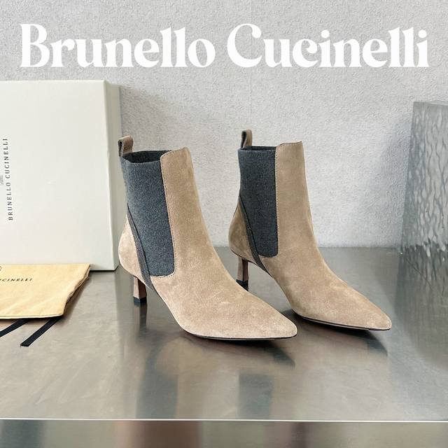最高版本厂批价 Brunello Cucinelli 布鲁内罗 库奇内利 年新款女士 串联珠麂皮短靴 珍贵细节与精美对比彰显着这些胶底鞋的运动风格 高超工艺在当
