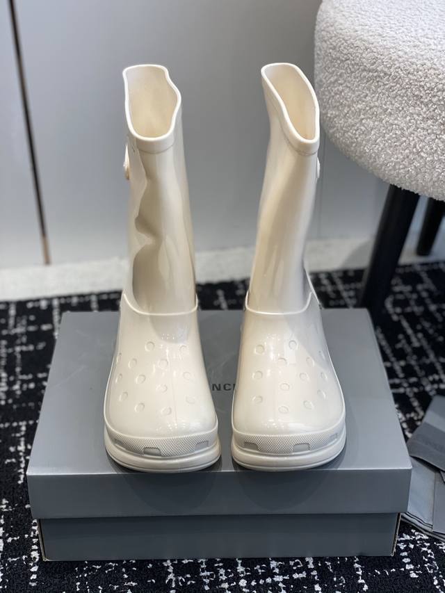 代购级 Balenciaga 巴黎世家 24新款雨靴 时髦精必备 整体线条流畅性保持跟原版一致 开模tpu一体成型 原版注塑成型 内里 原版开模eva发泡软底