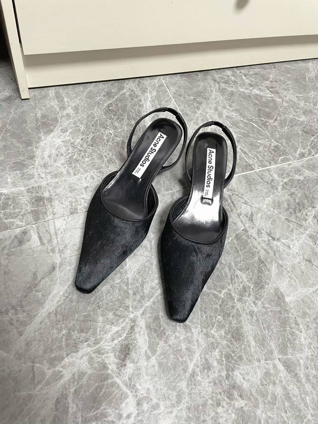 代购级独家新品 Acne Studios 24 马毛尖头马蹄跟后空凉鞋单鞋 每个颜色都特独特.太好看啦 马毛的材质很特别 马蹄跟4.5暴走都不累 凹造型满分的单