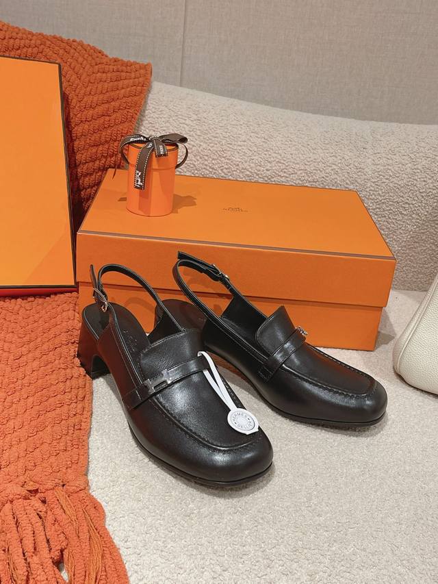 Hermes Infinie 50高跟鞋系列 时尚又百搭 超级舒服 每个细节都做到极致 原版定制nappa小牛皮 内里混种羊皮 原版私模鞋跟 跟高: 5Cm 大