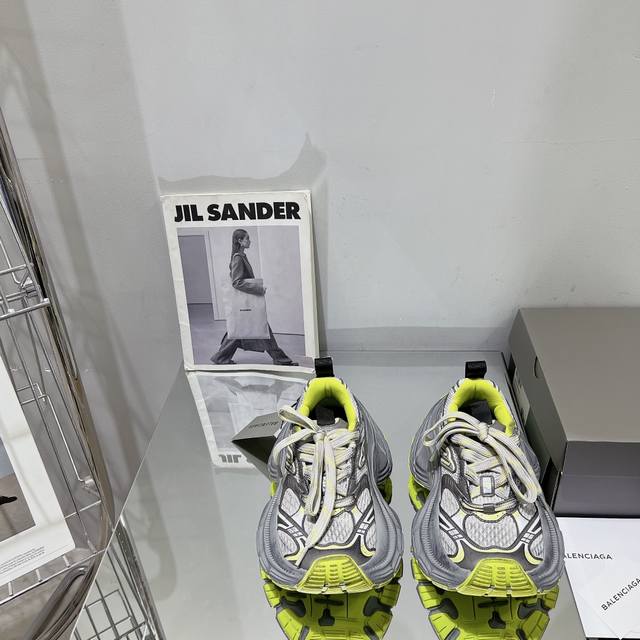 男10 Balenciaga巴黎世家 最新款10Xl 10Xl系列 情侣款老爹鞋 顶级版本 运动鞋原版购入开发 做货 Balenciaga 整体鞋型汲取了bal