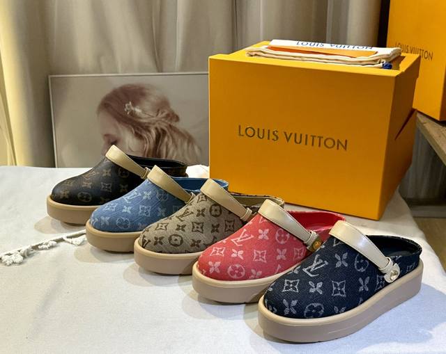 2024最新款-- Louis Vuitton 路易威登 最新时尚休闲半拖鞋 代购级当季最新潮品 众多博主纷纷种草 入购原版开模定制 鞋面采用牛仔lv字母工艺配
