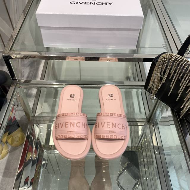 平底 Givenchy 纪梵希 2024Ss春夏新款拖鞋带有品牌标志及原版一比一丝印空压 时装秀款高端大气上档次 原版开发 所有细节和正品一致 码数 35-41