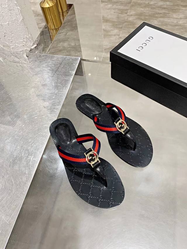 升级版 Gucci 古琦双g扣织带方头平底拖鞋 贸易公司订单 面料小牛皮 内里羊皮小蜜蜂大底超好看实物比鞋子好看 倍gucc早春经典爆款t字平底夹脚人字拖鞋专柜