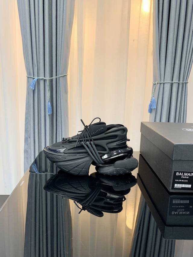 Balmain 巴尔曼 Balmain巴尔曼2022早春新款 子弹鞋 海外订购原版 1:1完美复刻 Balmain是一个非常全面之尊贵时尚生活品牌 香港 美国