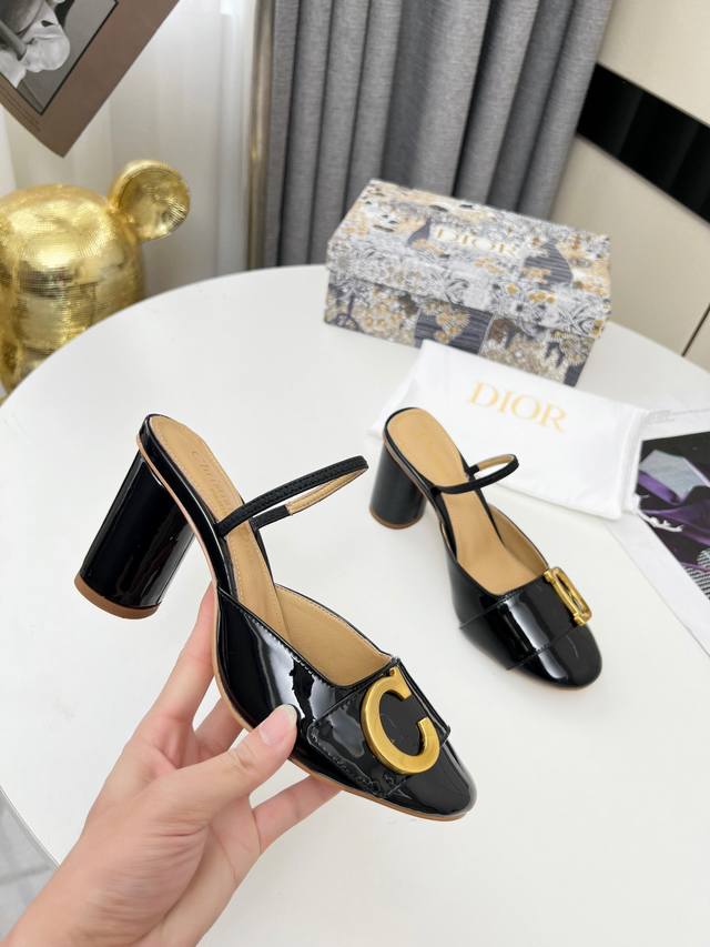 真皮底+40 迪奥 Dior 新款 原版开发 小圆头凉鞋鞋 上脚随意搭配 非常完美 跟高7.3Cm 五色任选 码数35-42