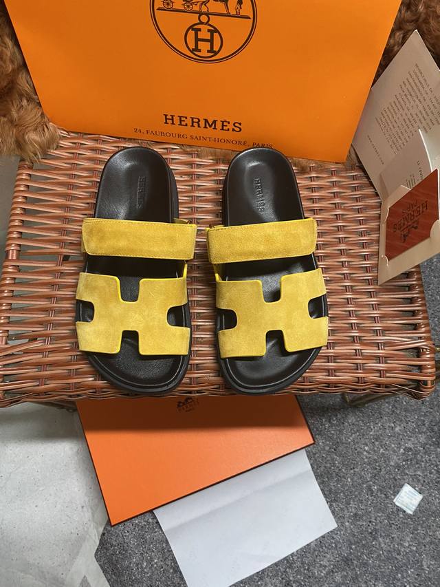 H家 Hermes 男女同款 最近火到不行的情侣款二舅鞋- 凉鞋,搭配各种彩色袜子 潮爆了 鞋面 进口混种羊皮.鹿皮 内里 进口混种羊皮 大底 Tpu防滑耐磨大