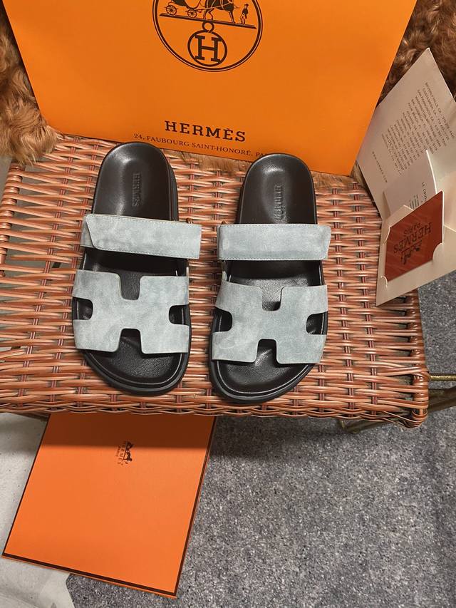 H家 Hermes 男女同款 最近火到不行的情侣款二舅鞋- 凉鞋,搭配各种彩色袜子 潮爆了 鞋面 进口混种羊皮.鹿皮 内里 进口混种羊皮 大底 Tpu防滑耐磨大