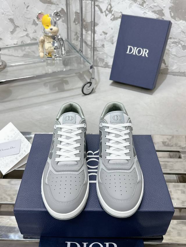 Dior迪奥b27系列 情侣款 老花 石头纹 休闲 运动鞋 板鞋 原版购入开发 做货 这款 B27 低帮运动鞋是该系列新品 延续 Dior 的经典款式 采用白色