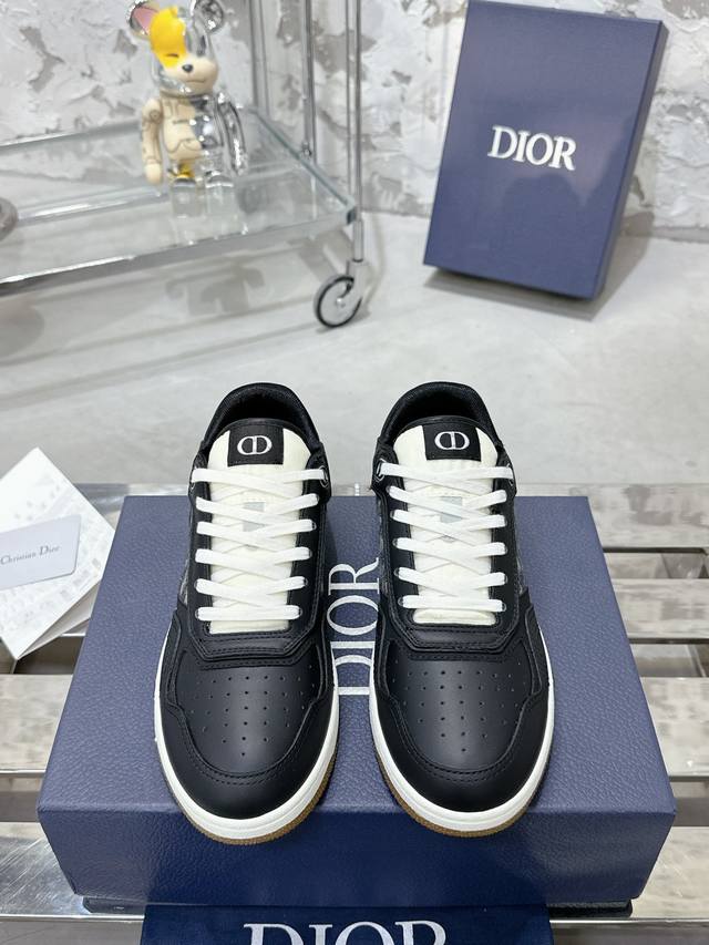 Dior迪奥b27系列 情侣款 老花 石头纹 休闲 运动鞋 板鞋 原版购入开发 做货 这款 B27 低帮运动鞋是该系列新品 延续 Dior 的经典款式 采用白色