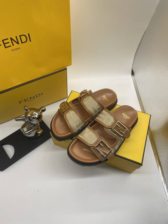 Fendi 芬迪2024春夏新款 双带厚底拖鞋 凉鞋 带ff装饰性搭扣 饰有ff图案提花布料 码数 35-42