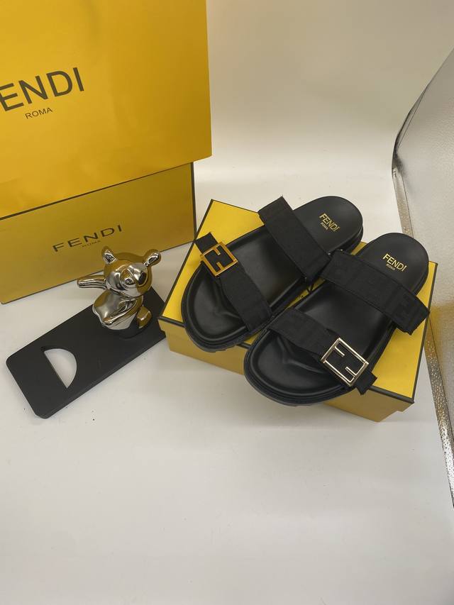 Fendi 芬迪2024春夏新款 双带厚底拖鞋 凉鞋 带ff装饰性搭扣 饰有ff图案提花布料 码数 35-42