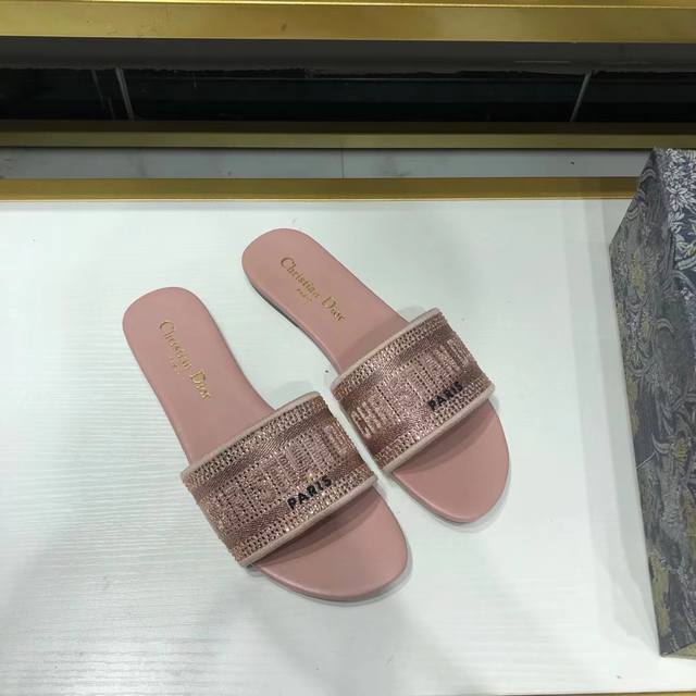 平底 Dior 迪奥经典一字拖鞋 钻面凉拖 跟高 平底 粗跟4.5Cm 码数 34-42