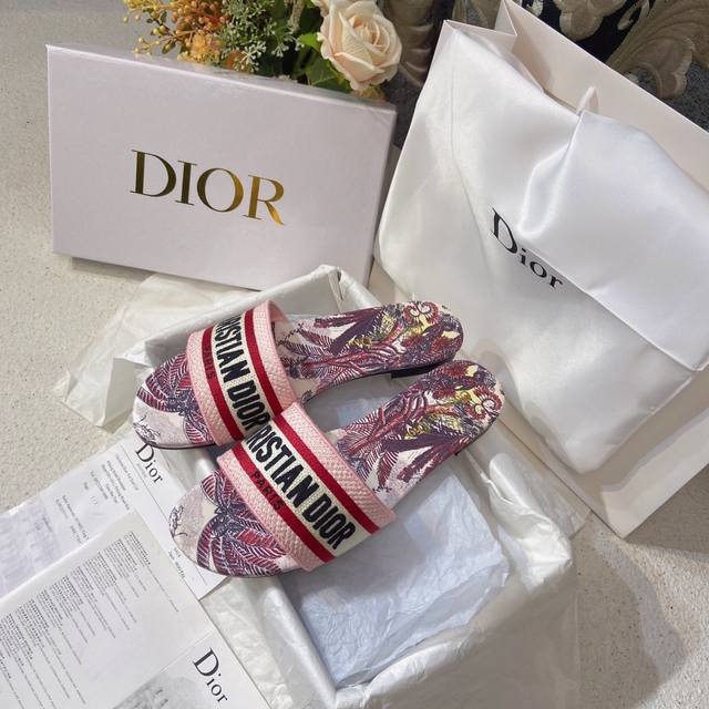 粗跟80 Dior 迪奥经典一字拖鞋 刺绣字母凉拖 跟高 平底 粗跟4.5Cm 码数 34-42