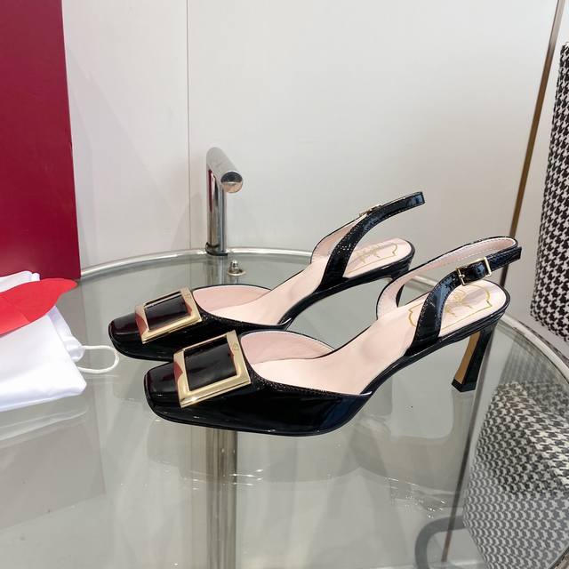 Roger Vivier Ss24 New Arrival Rv 后空方扣方头高跟单鞋 顶级品质 材质与工艺 漆皮鞋面 羊皮内里 牛皮鞋底 跟高 7Cm Siz